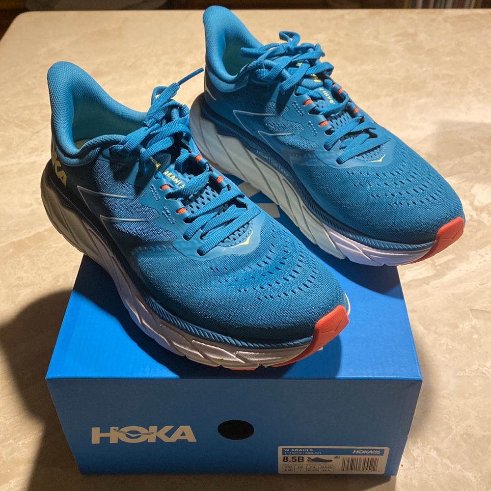 Women’s Hoka Arahi 5 running shoes.